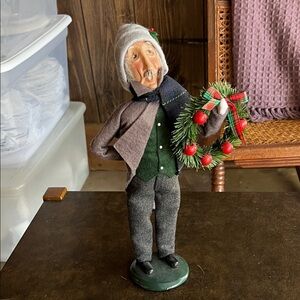 Byers' Choice Wreath Caroler